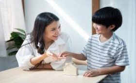 Mengajarkan Anak Mengelola Uang